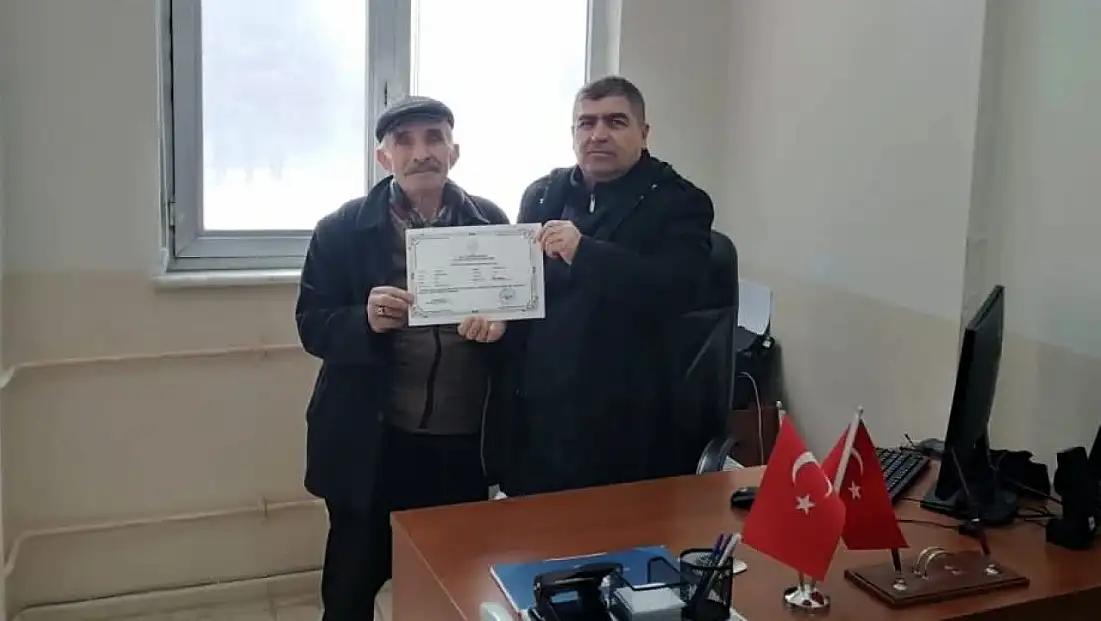 82 Yaşında Okuma Yazma Öğrendi: “Eğitimin Yaşı Yok”