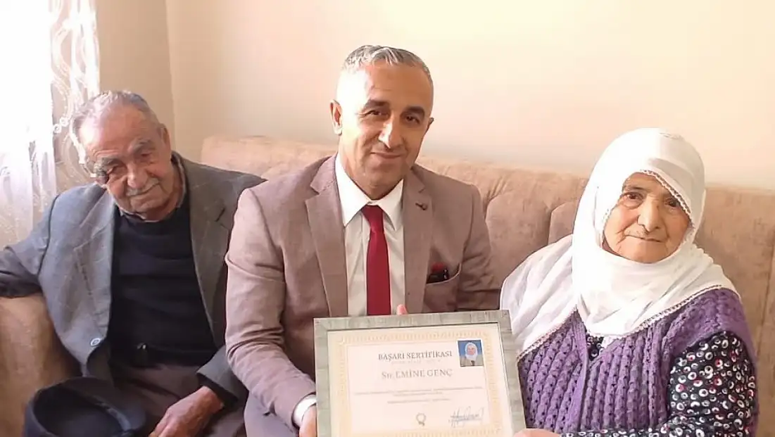 88 Yaşında Okuma Yazma Öğrendi: Emine Genç’ten Azim Dolu Hikâye