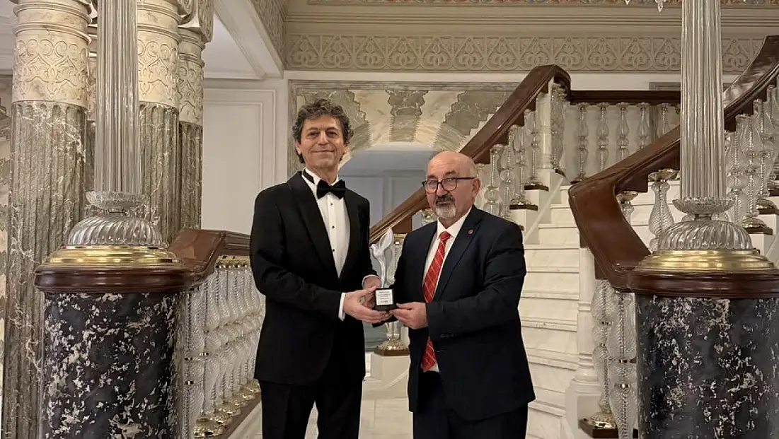 Akif Manaf’a Egeyön Barış Ödülü