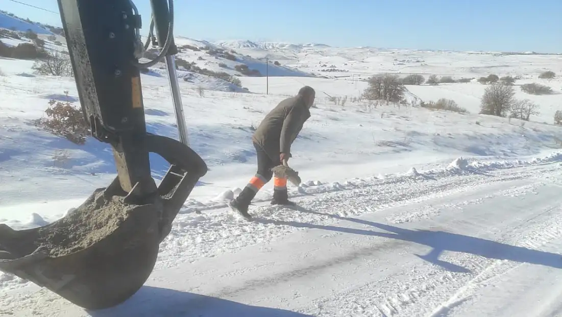 Arguvan’da karla mücadele günlerdir devam ediyor