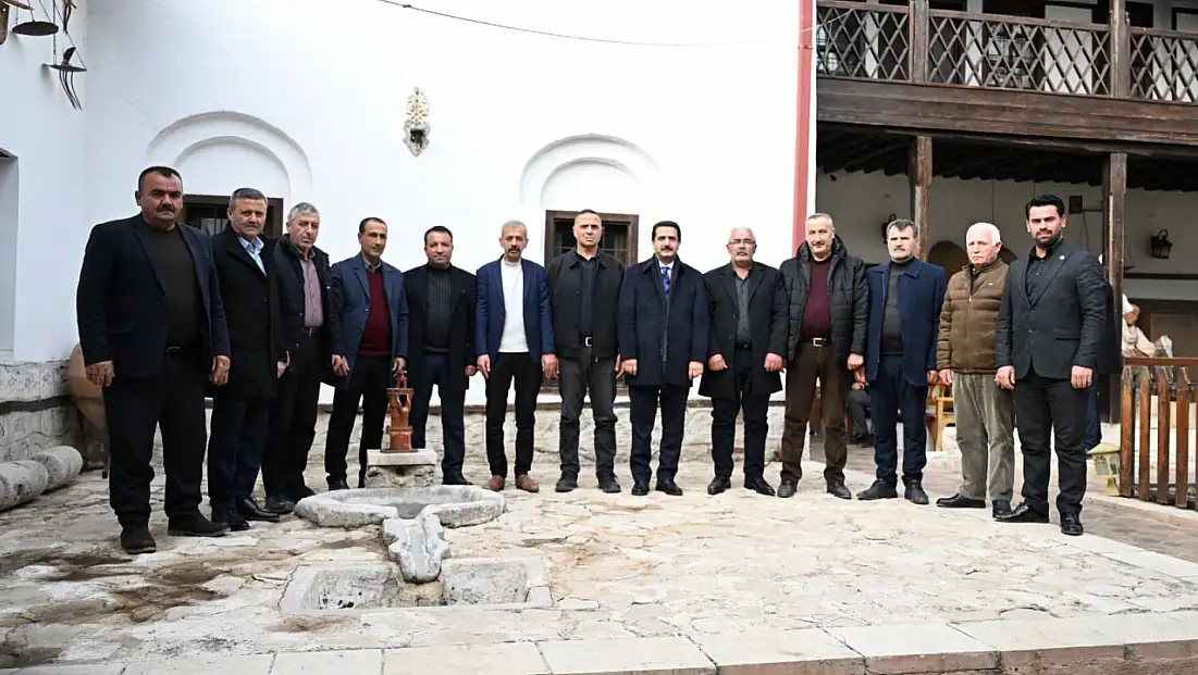Başkan Bayram Taşkın, Eski Malatya Muhtarlarıyla Tarihi Poyraz Konağı’nda Buluştu