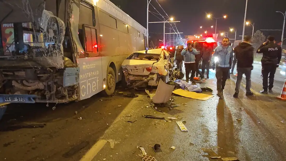 Belediye Otobüsü, Tır ve Otomobil Çarpıştı: Yol Savaş Alanına Döndü