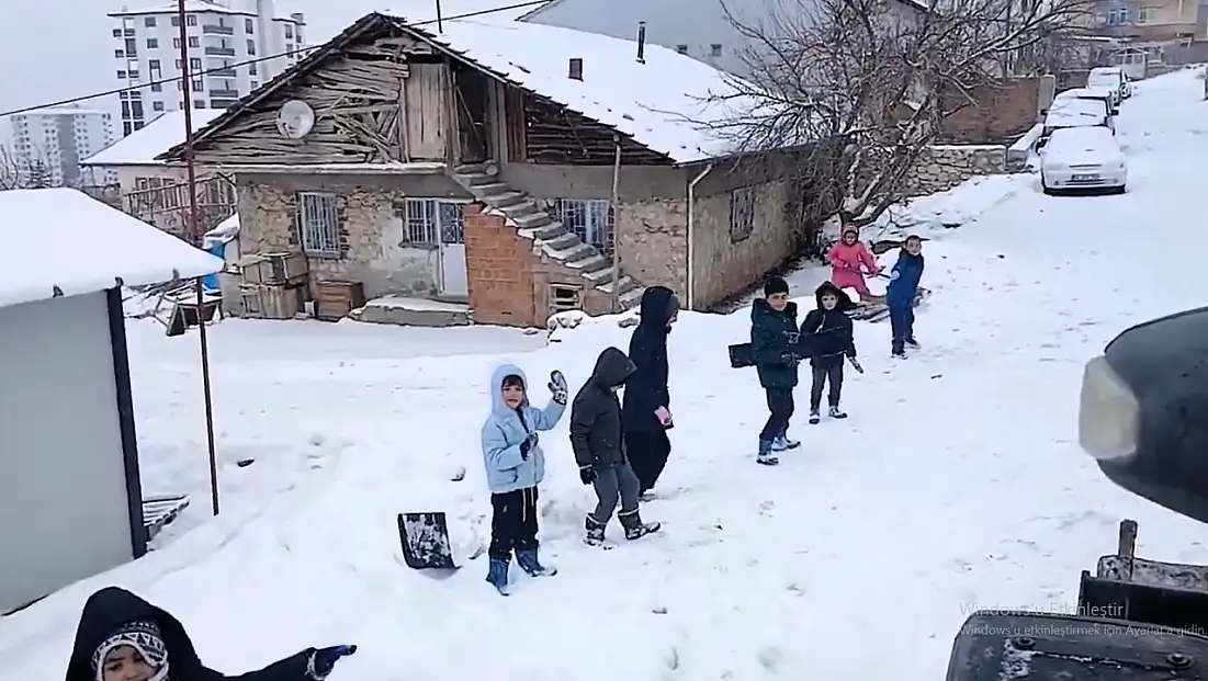 Çocukların Kar Sevinci Sosyal Medyada Gündem Oldu