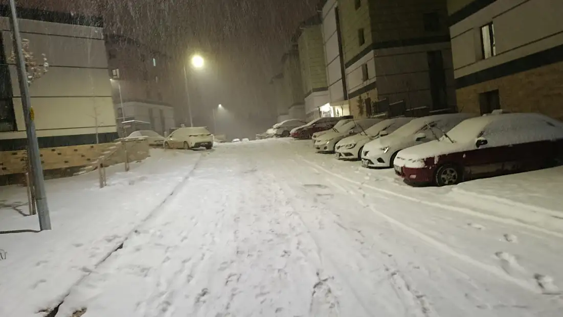 Darende’de Kar Alarmı: Belediye Ekipleri 7/24 Sahada