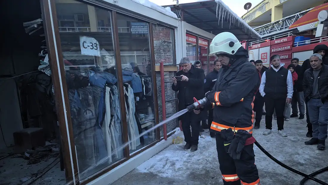 Darende Konteyner Çarşı’sında Yangın Paniği