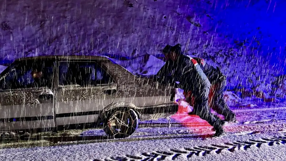 Doğanşehir’de Yoğun Kar Yağışı: Jandarma Ekipleri Vatandaşın Yanında