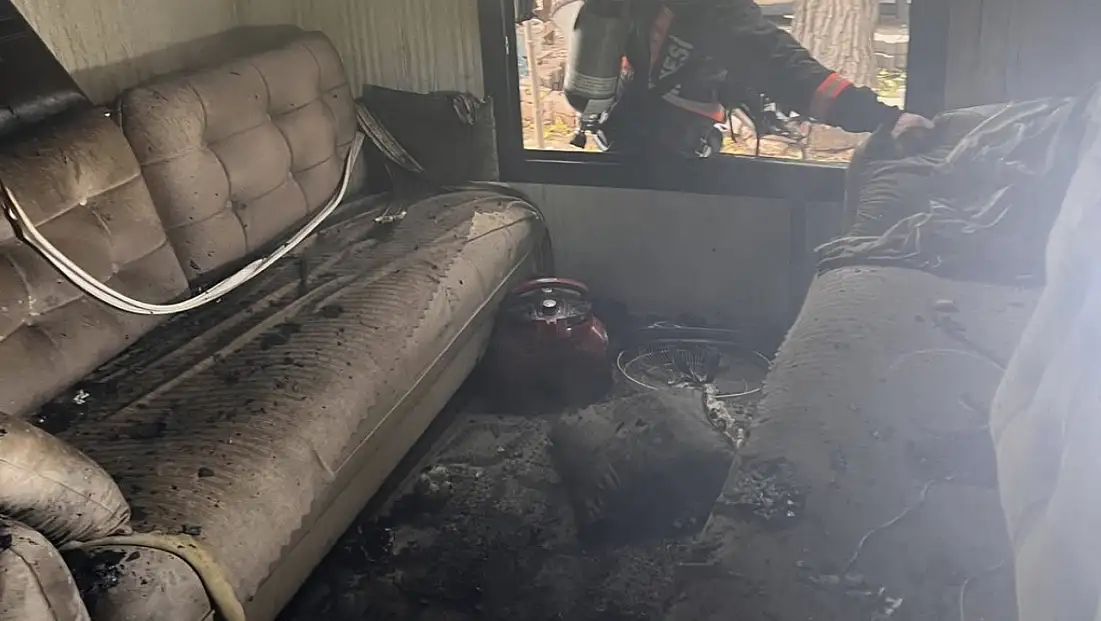 Gazi Mahallesinde Konteyner Yangını Korkuttu