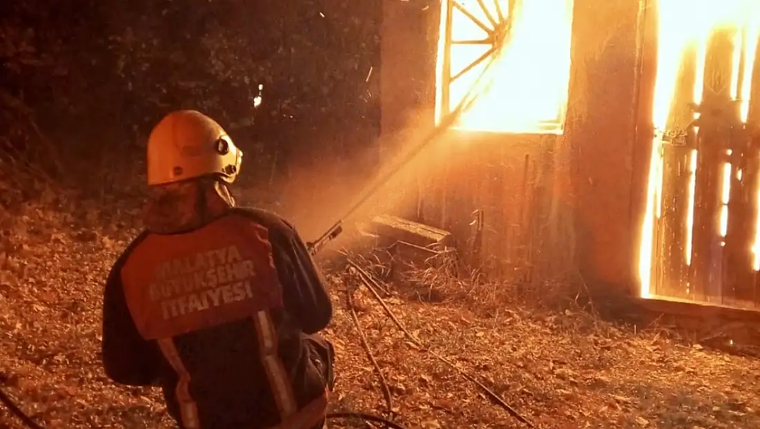 Hekimhan’da Baraka Yangını Korkuttu