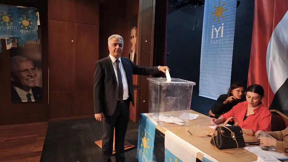 İYİ Parti Yeşilyurt’ta Yeni Dönem: Alper Karakurt İlçe Başkanı Seçildi