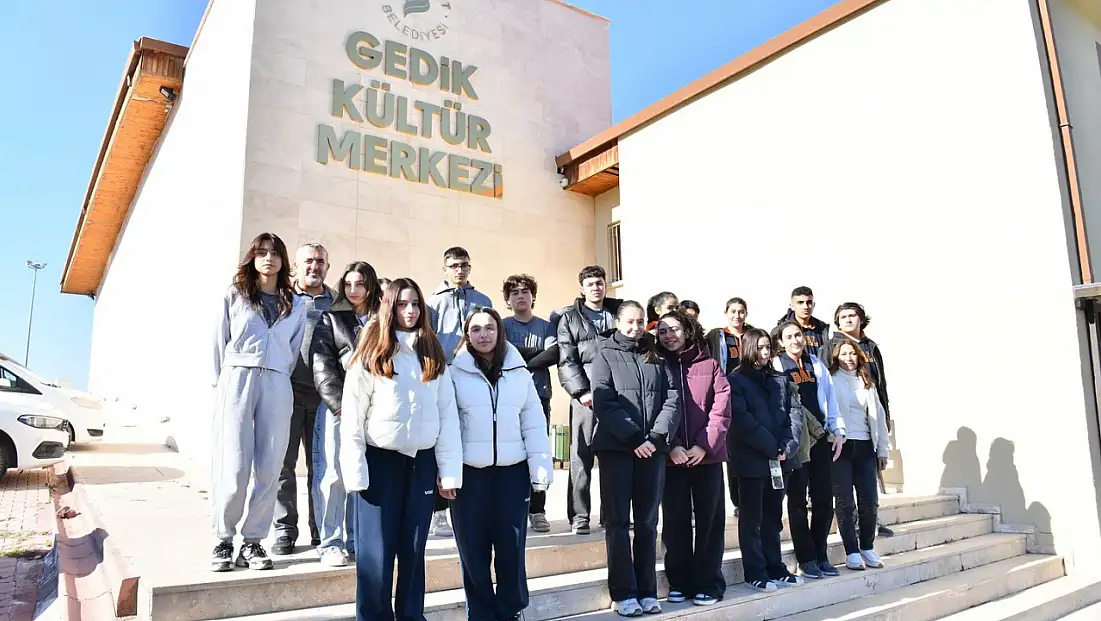 'İyilik Elçisi' Projesi Gençlere Yardımlaşma ve Tarih Bilinci Aşılıyor