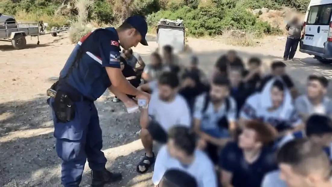 Jandarmadan Göçmen Kaçakçılarına Darbe: 69 Şüpheli Yakalandı, 47’si Tutuklandı