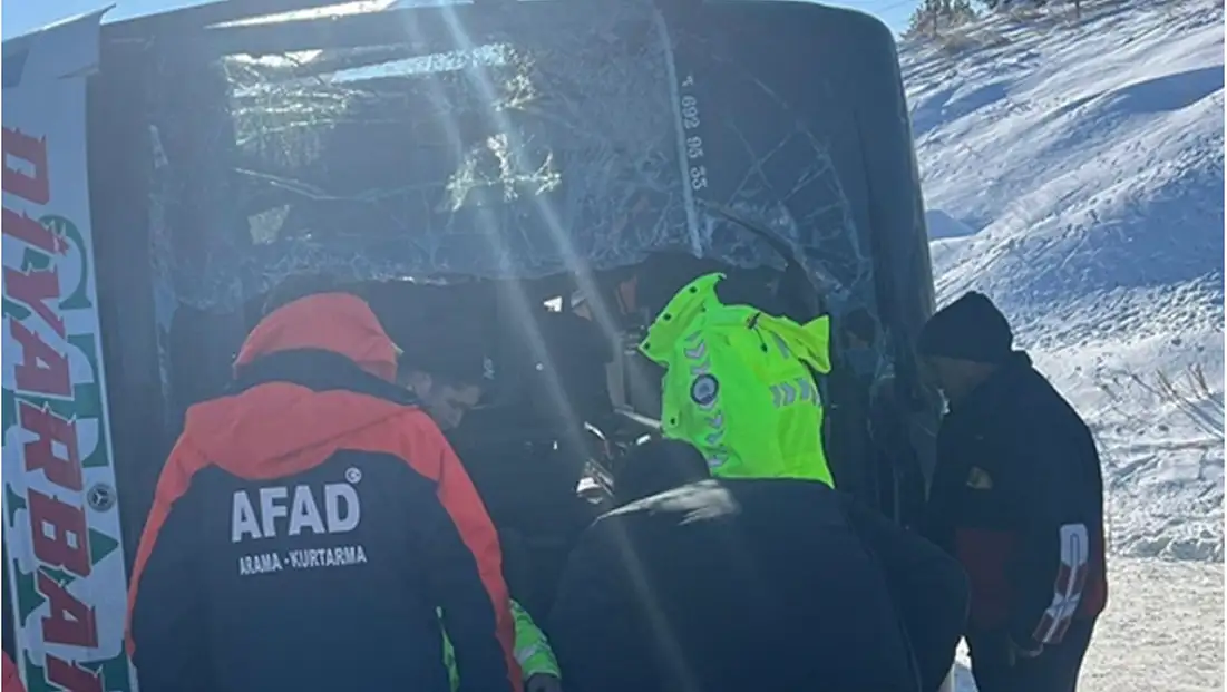 Kars’ta Yolcu Otobüsü Devrildi, 17 Yaralı