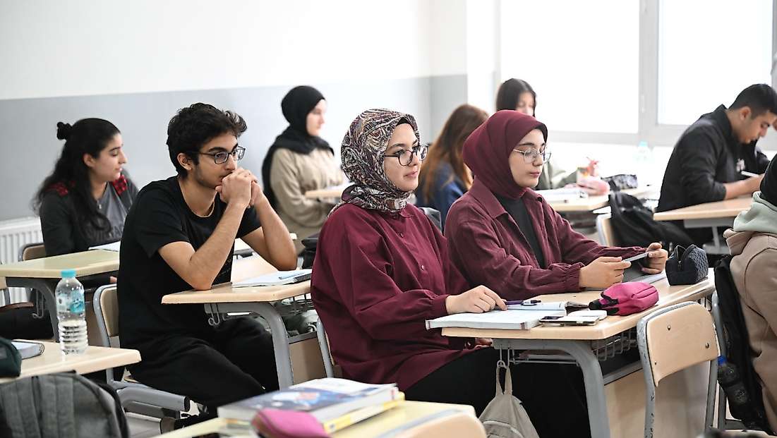 Kernek Külliyesi’nde 200 Öğrenci Üniversiteye Hazırlanıyor