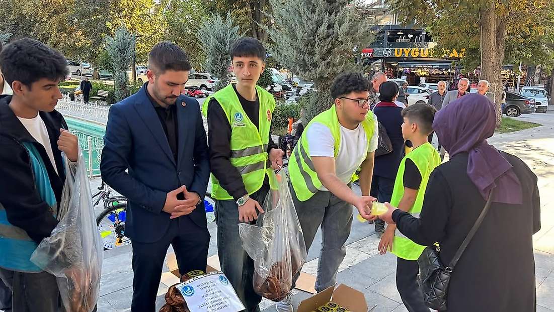 Kernek Meydanı’nda Ülkücü Şehitler Tahir Özyazgan ve Ahmet Pektaş Anıldı