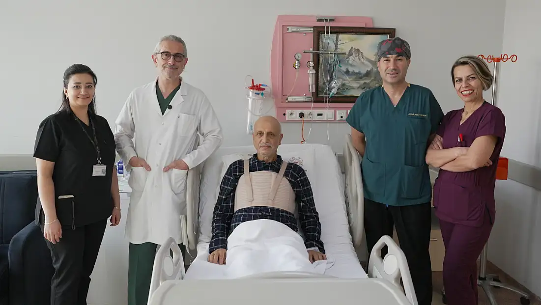 Malatya’da Kalp Cerrahisinde Büyük Başarı: İki Farklı Ameliyat Tek Seansta Yapıldı