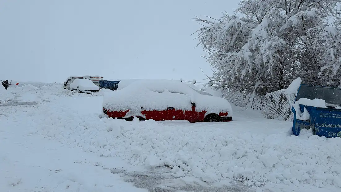Malatya’da Kar Hayatı Durdurdu: Yüksek Kesimlerde 1 Metreyi Aştı