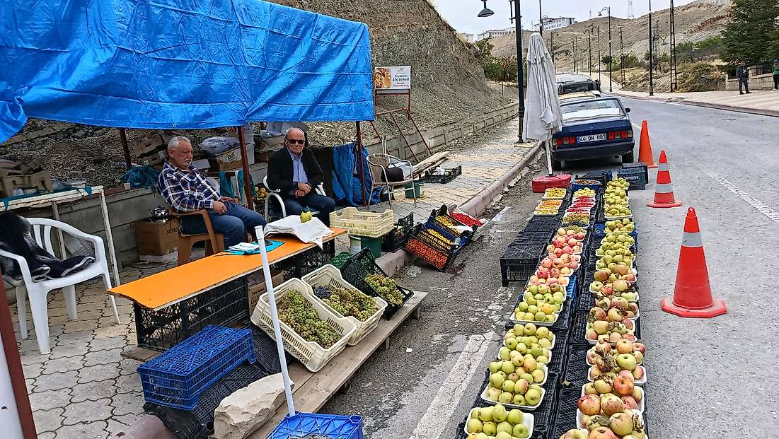 Somuncu Baba’ya Gelenler Bu Stantlara Uğramadan Geçmiyor