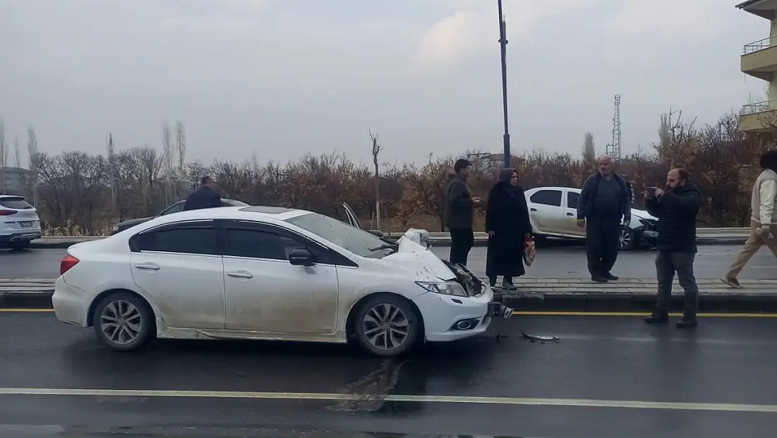 Topsöğüt’te Zincirleme Kaza; 5 Yaralı