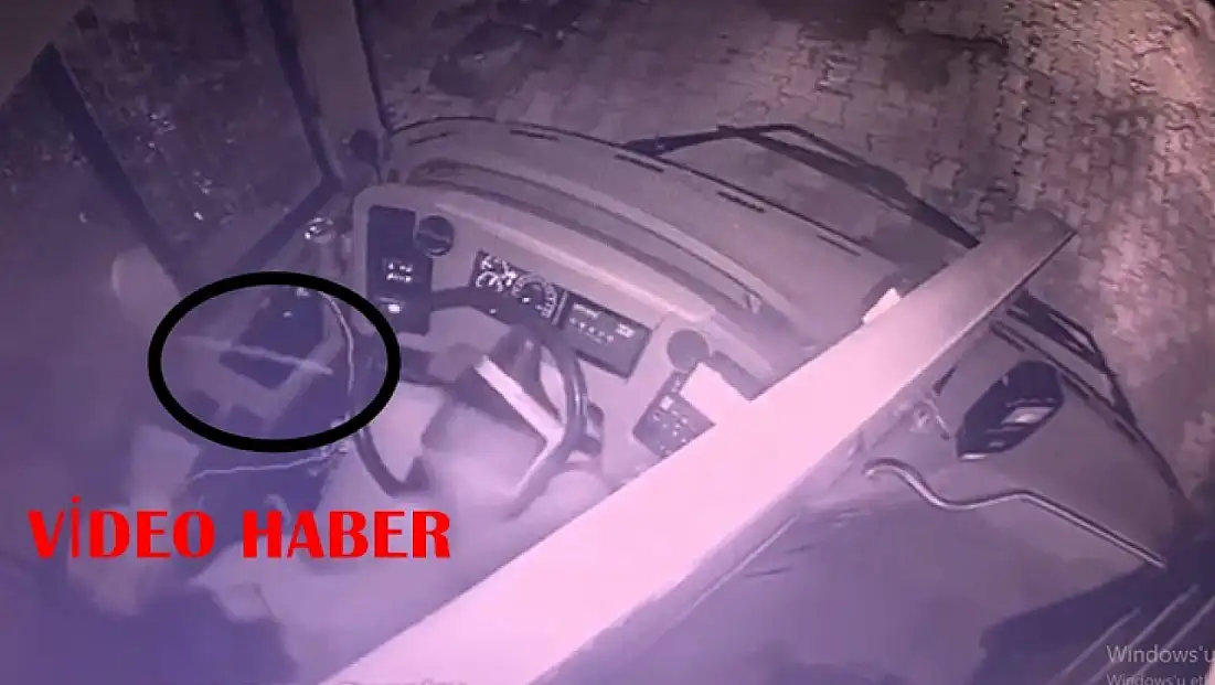 Trafikte Dehşet Anları: Otobüse Silahla Ateş Açan Saldırgan Yakalandı