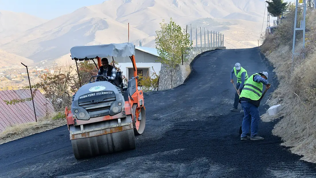 Yeşilyurt Belediyesi’nden Banazı Yeni Mahallesi’ne 3 Kilometrelik Sıcak Asfalt Yolu