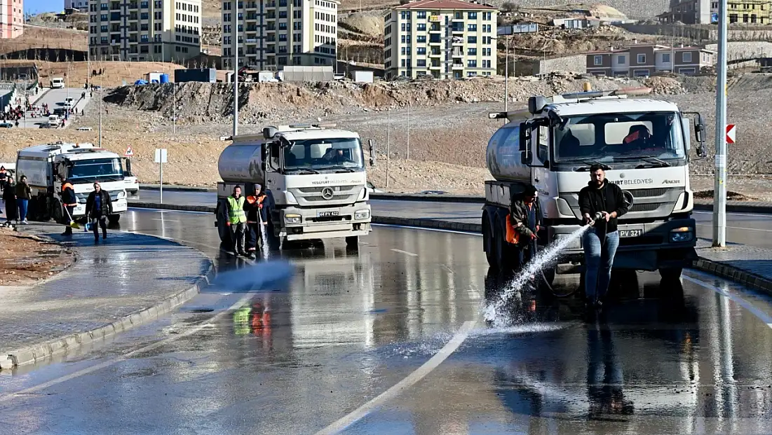 Yeşilyurt Belediyesi’nden İkizce TOKİ Konutlarında Kapsamlı Temizlik Seferberliği