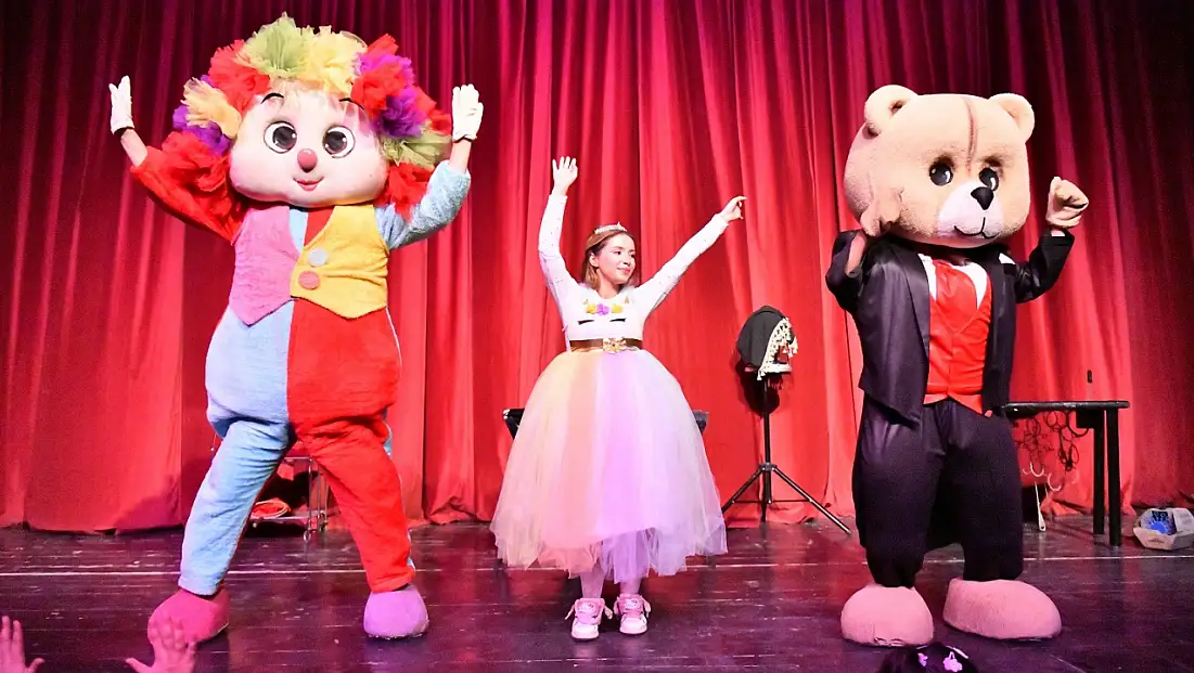 Yeşilyurt’ta Çocuklar Neşeyle Dolu Bir Gün Geçirdi: ‘Çocuk Şenliği’ Renkli Görüntülere Sahne Oldu