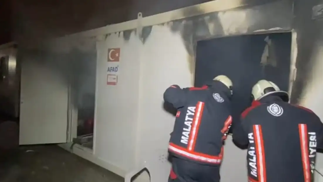Yeşilyurt’taki Konteyner Kentte Yangın Korkuttu