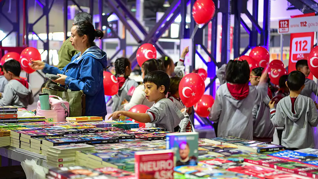 10.  Malatya Anadolu Kitap ve Kültür Fuarı yoğun katılımla devam ediyor.