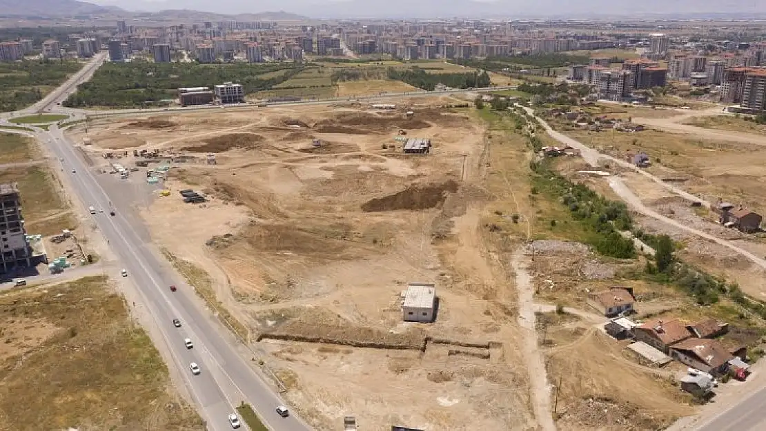 100. Yıl Kent Parkı'nda çalışmalar yoğun bir şekilde devam ediyor