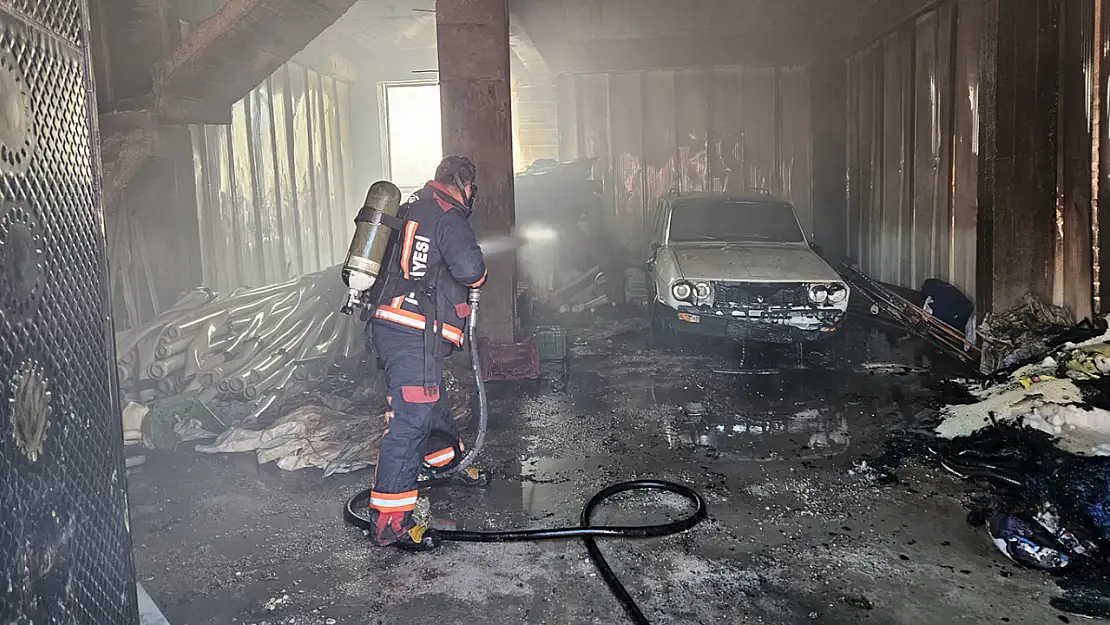 Akçadağ İlçesinde Depo Yangını