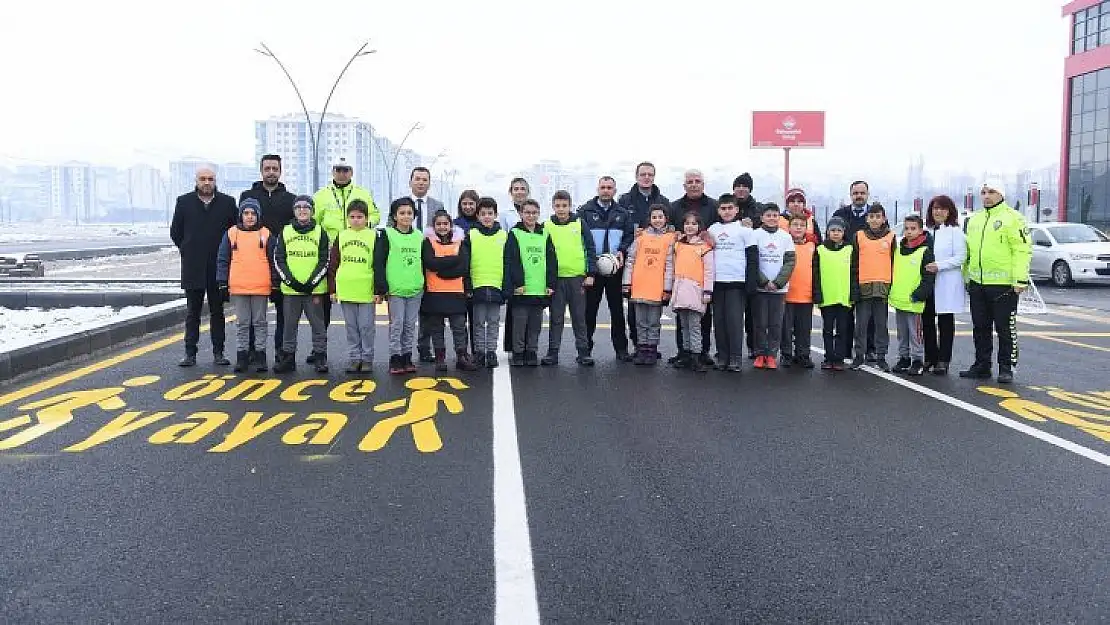 Amaç: Yaya Önceliğine Dikkat Çekmek