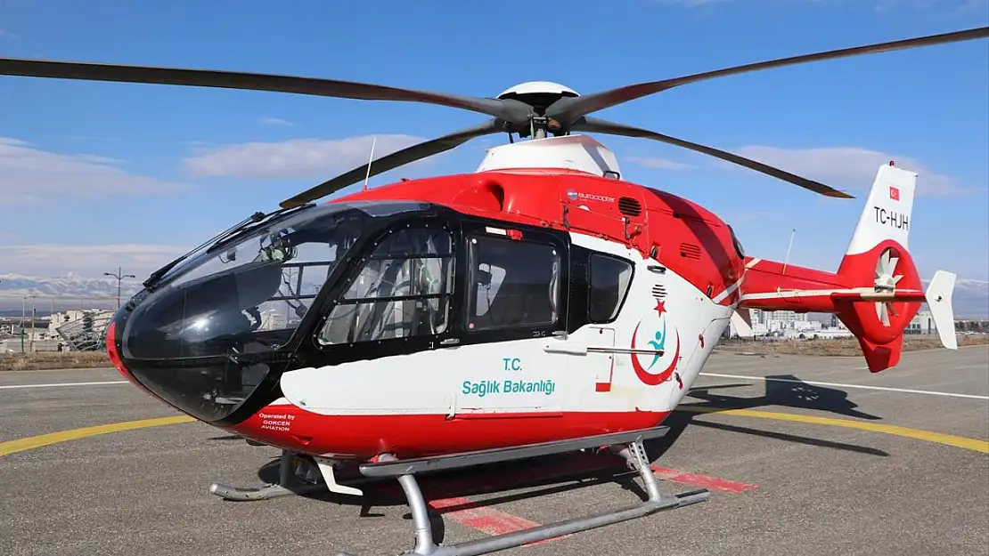 Ambulans helikopter 7 il arasında mekik dokuyarak hastaların imdadına yetişiyor