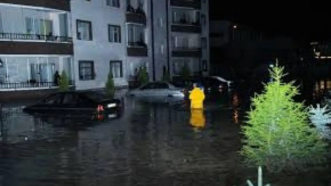 Ankara'yı sağanak yağmur vurdu