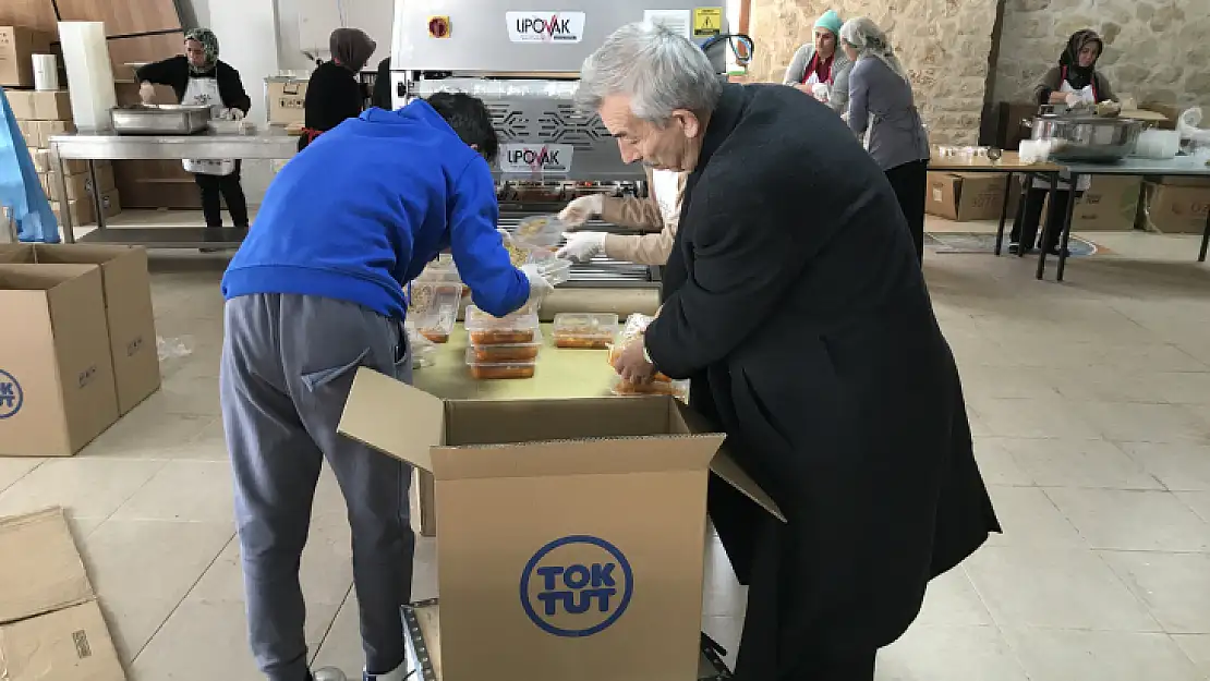 Arapgir Belediyesi Günlük 3 Bin Beş Yüz Kişilik Yemek Dağıtıyor