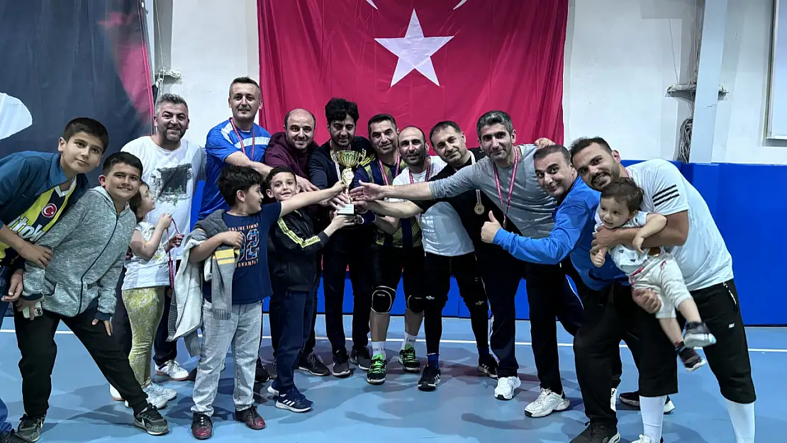 Arapgir'de  Gençlik Haftası Voleybol Turnuvası düzenlendi.