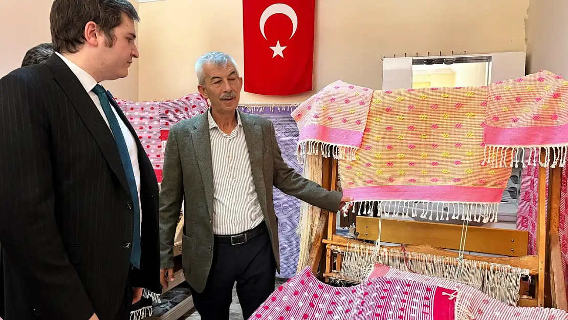 Arapgir  Demirciler Sokak'ta yıl sonu sergisi gerçekleştirildi