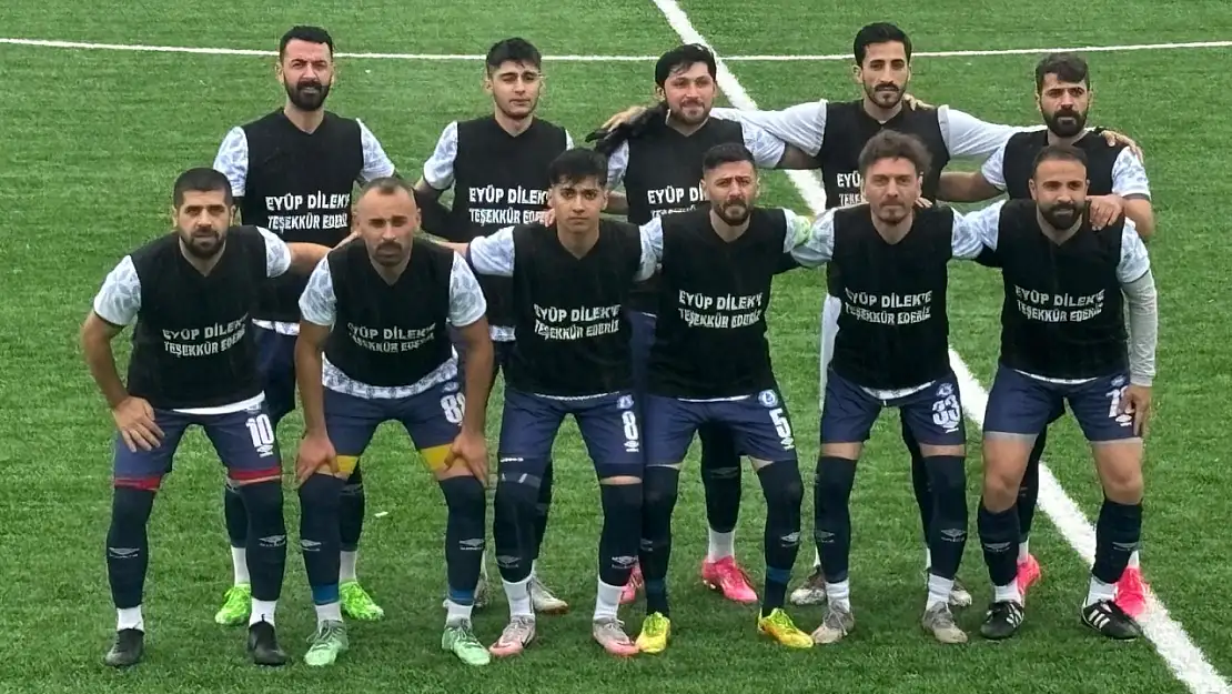 Ataköy spor Futbolcularından Eyüp Dilek'e Teşekkür