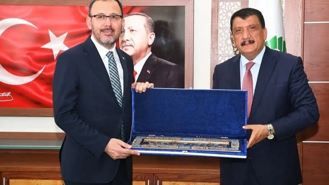 Bakan Kasapoğlu'na, 'Fahri Hemşehrilik Beratı'