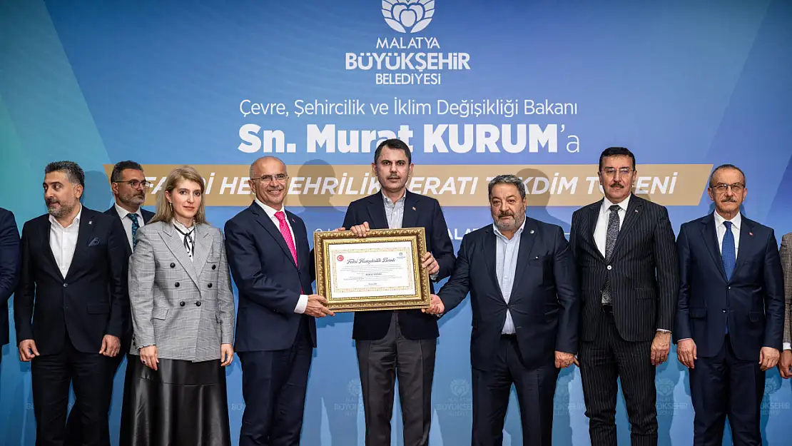 Bakan Kurum'a Başkan Er Fahri Hemşehrilik Beratını taktim etti