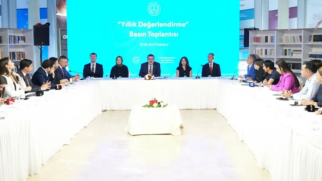 Bakan Tekin: 'Müfredat canlı ve dinamik olacak, forma uygulamasına geri dönüyoruz'