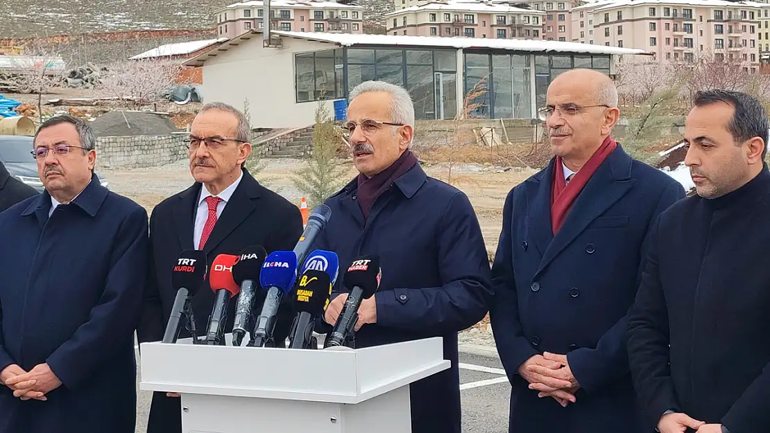 Bakan Uraloğlu: Deprem bölgesinde konut ve altyapı çalışmaları hızla tamamlanıyor