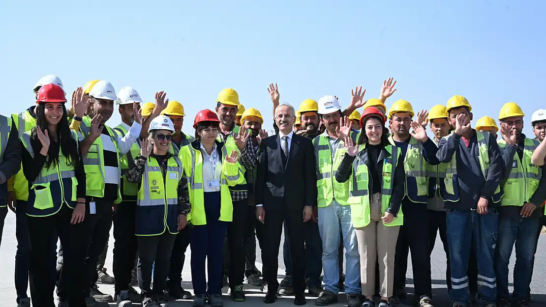 Bakan Uraloğlu: ' Esenboğa Havalimanı'nı Yenilikçi, Vizyoner Bir Bakış Açısıyla Geliştiriyoruz'