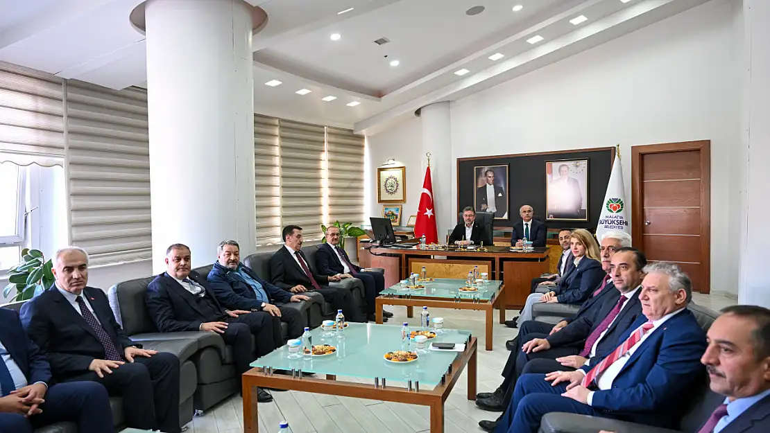 Bakan Yumaklı Malatya Büyükşehir Belediye Başkanı Sami Er'i Ziyaret Etti