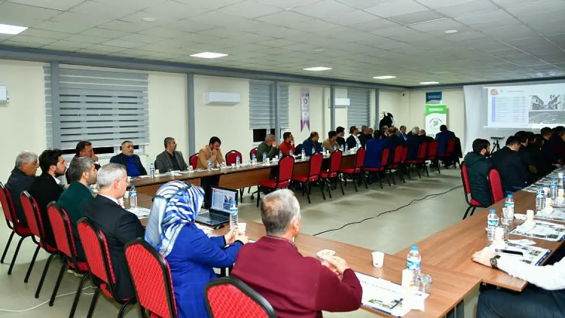 Başkan Çınar, Ak Parti Yeşilyurt İlçe Teşkilatı Ve Meclis Üyelerine Büyüyen Yeşilyurt'u Anlattı