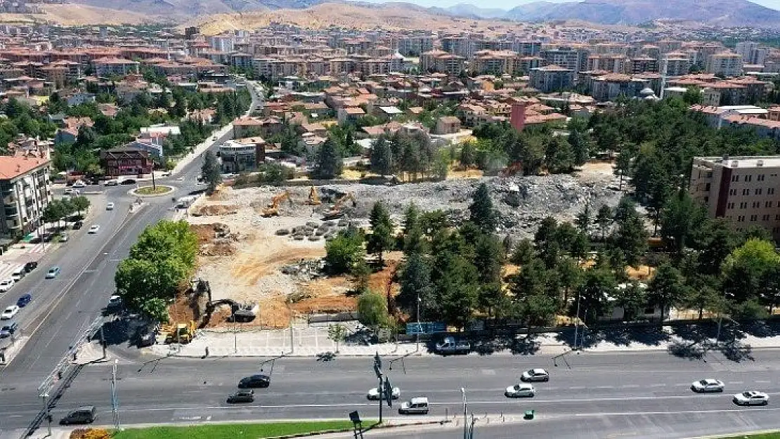 Başkan Çınar'ın Seçim Vaatlerinden Hizmet Binası için Kazı Çalışmalarına Başlanıldı