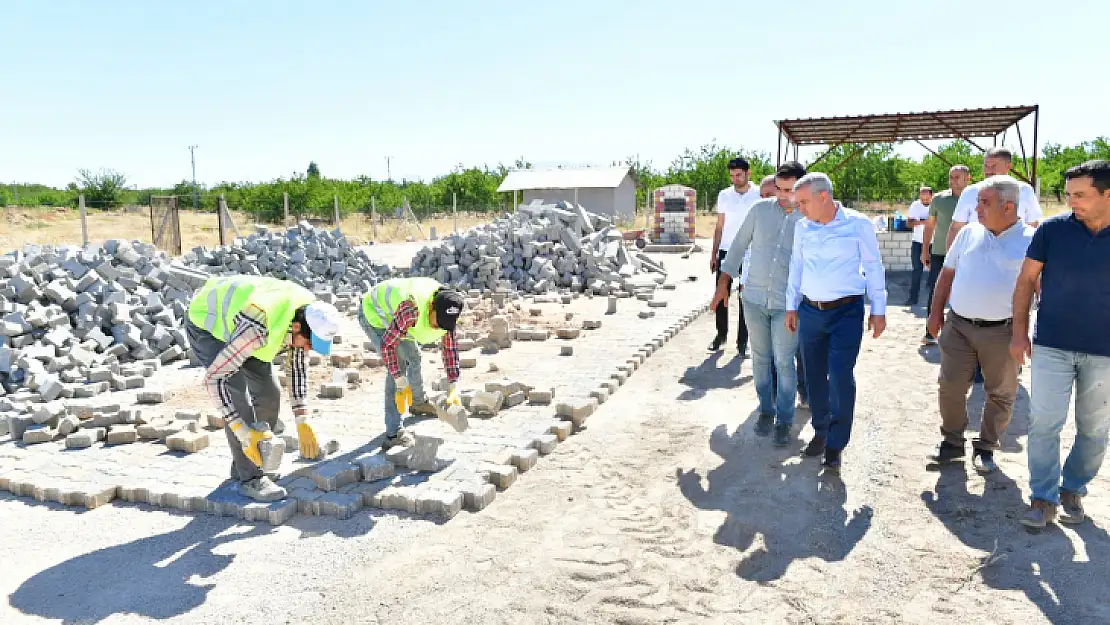 Başkan Çınar, Kuşdoğan Mahallesindeki Kilit Taşı Çalışmalarını İnceledi