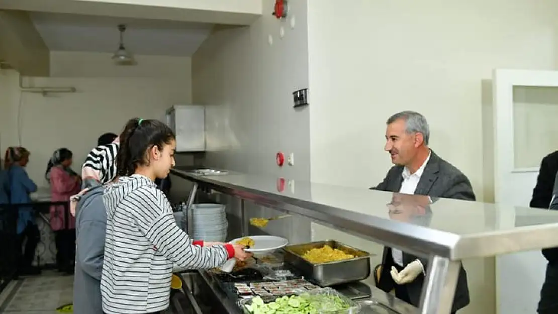 Başkan Çınar, Sadrettin Konevi Anadolu İmam Hatip Lisesi Öğrencileriyle Sahur Yaptı