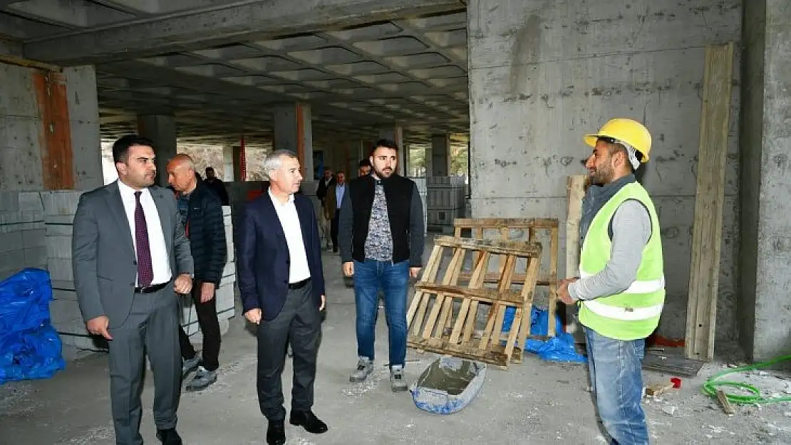 Başkan Çınar, Yeni Belediye Hizmet Binası Ve Kentsel Dönüşüm İnşaat Alanını İnceledi