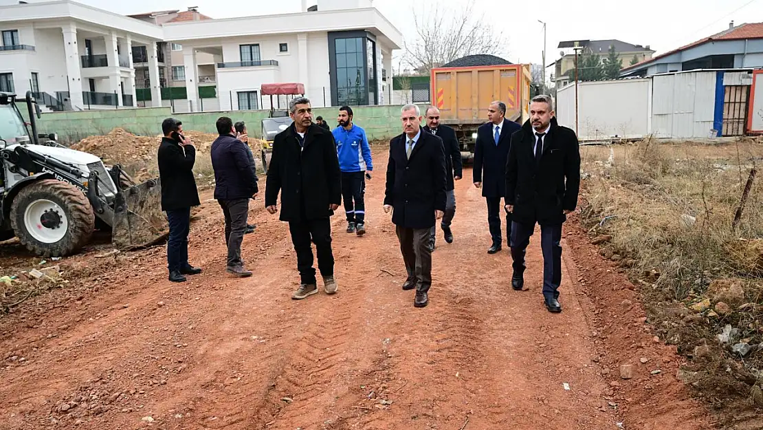 Başkan Çınar, Yol Düzenleme ve Sıcak Asfalt Serimlerini İnceledi