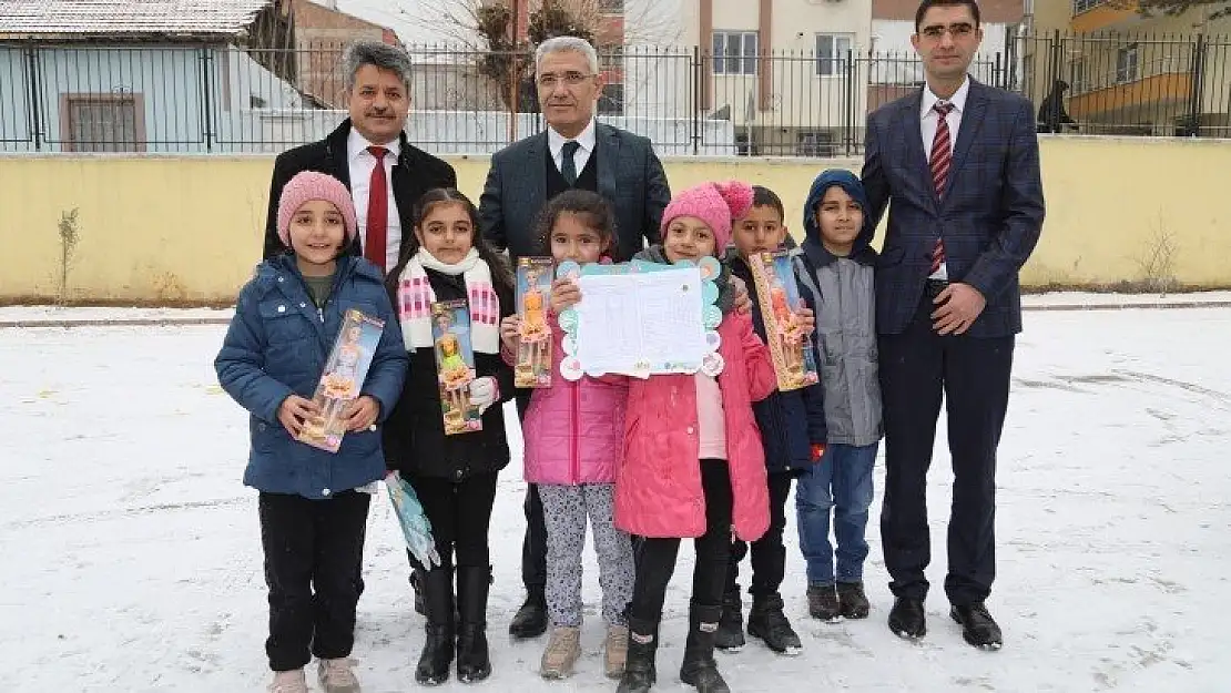 Başkan Güder, Çocukların İlk Karne Heyecanına Ortak Oldu